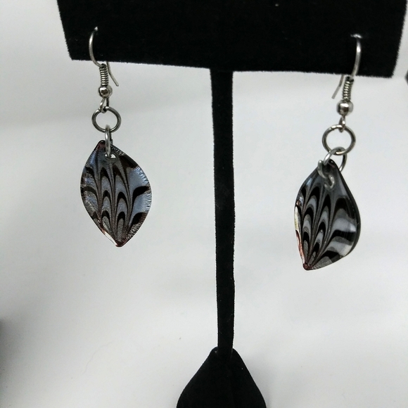 7 Piece Vintage Silver/Black Jewelry Ensemble - Picture 3 of 4